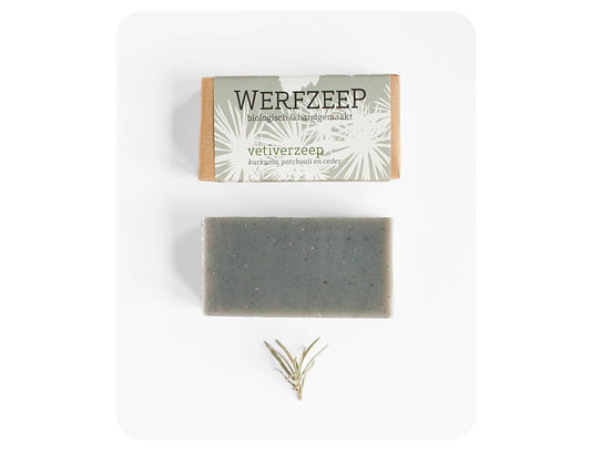 natuurlijke shampoo in de vorm van een zeepbar