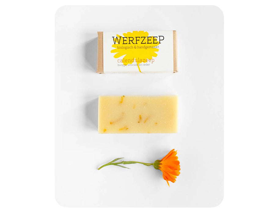 natuurlijke shampoo in de vorm van een zeepbar