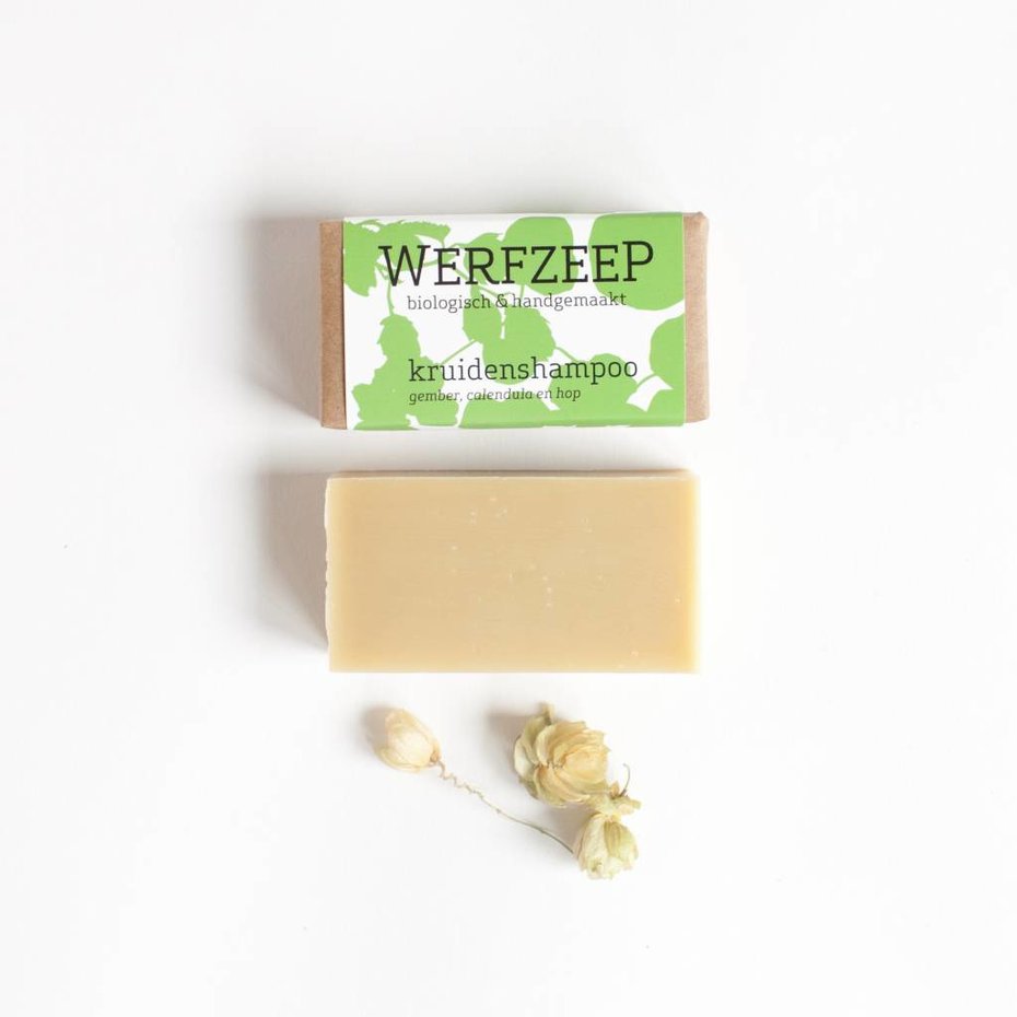 natuurlijke shampoo in de vorm van een zeepbar