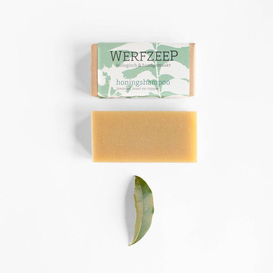 natuurlijke shampoo in de vorm van een zeepbar
